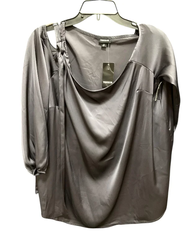 Top Long Sleeve By Torrid In Silver, Size: L